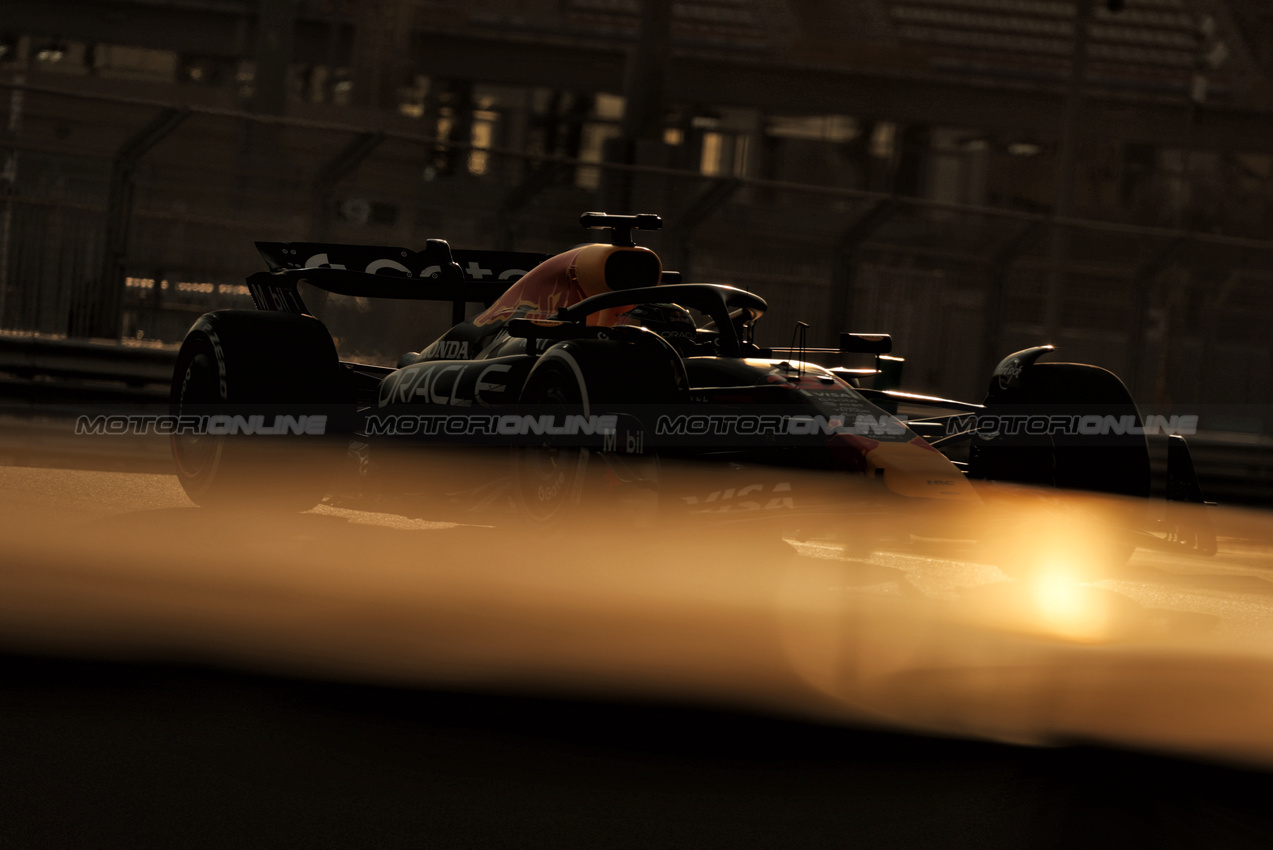 TEST ABU DHABI, Ayumu Iwasa (JPN) Red Bull Racing RB21 Test Driver.
09.12.2025. Formula 1 Testing, Yas Marina Circuit, Abu Dhabi, Tuesday.
- www.xpbimages.com, EMail: requests@xpbimages.com © Copyright: Moy / XPB Images