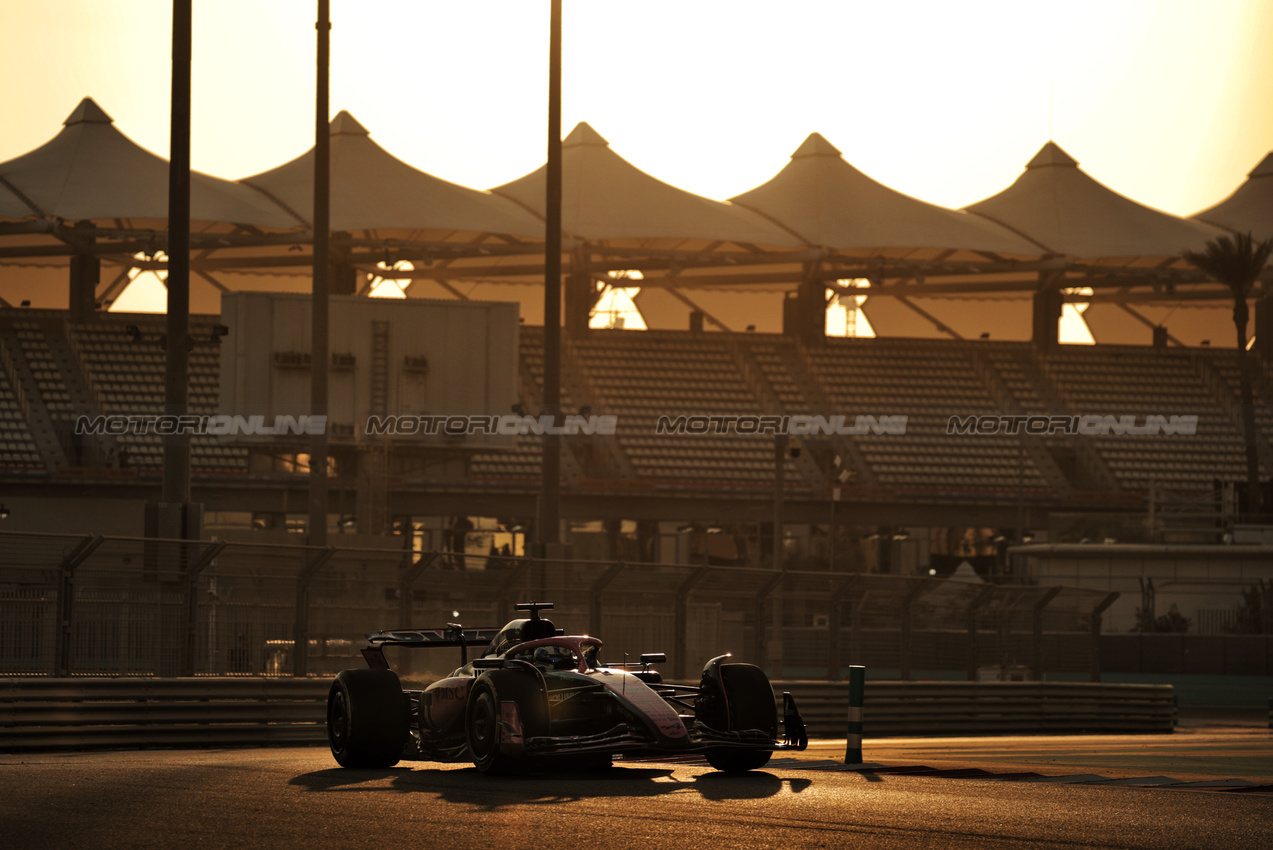 TEST ABU DHABI, Pierre Gasly (FRA) Alpine F1 Team A525.
09.12.2025. Formula 1 Testing, Yas Marina Circuit, Abu Dhabi, Tuesday.
- www.xpbimages.com, EMail: requests@xpbimages.com © Copyright: Moy / XPB Images