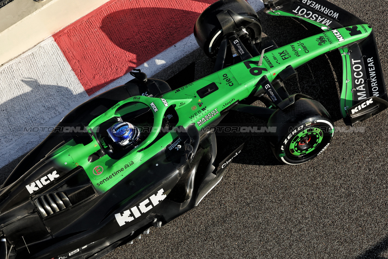 TEST ABU DHABI, Paul Aron (EST) Sauber C45.
09.12.2025. Formula 1 Testing, Yas Marina Circuit, Abu Dhabi, Tuesday.
- www.xpbimages.com, EMail: requests@xpbimages.com © Copyright: Bearne / XPB Images