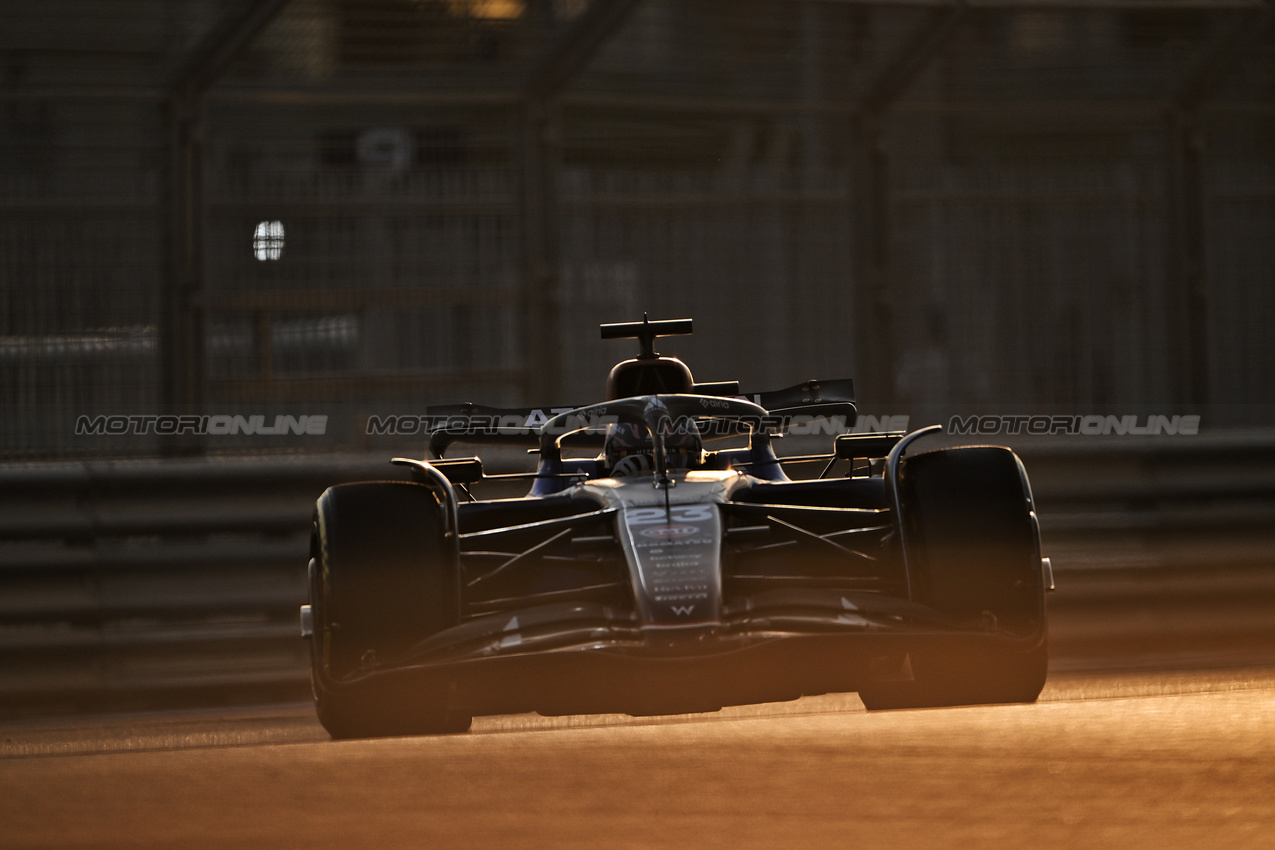 TEST ABU DHABI, Alexander Albon (THA) Atlassian Williams Racing FW47.
09.12.2025. Formula 1 Testing, Yas Marina Circuit, Abu Dhabi, Tuesday.
- www.xpbimages.com, EMail: requests@xpbimages.com © Copyright: Price / XPB Images