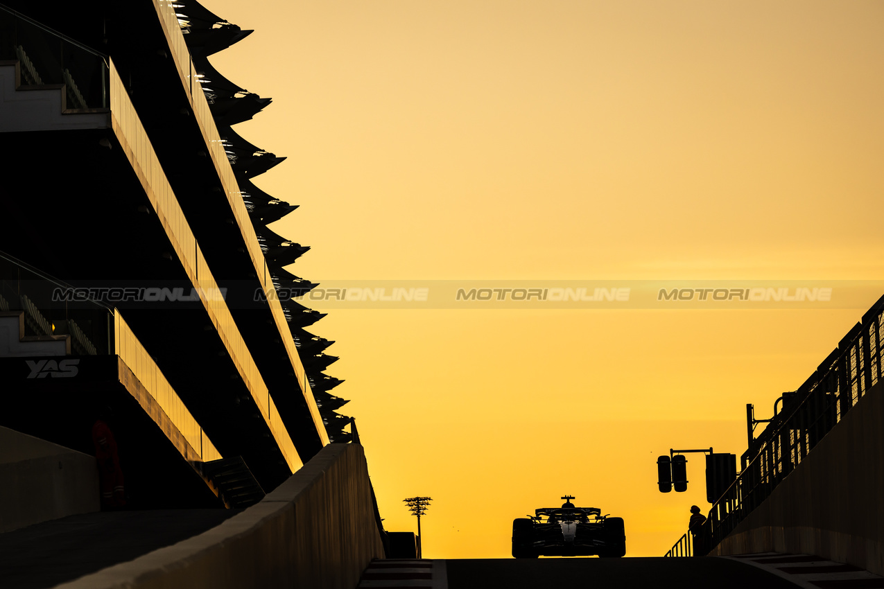 TEST ABU DHABI, Pierre Gasly (FRA) Alpine F1 Team A525.
09.12.2025. Formula 1 Testing, Yas Marina Circuit, Abu Dhabi, Tuesday.
- www.xpbimages.com, EMail: requests@xpbimages.com © Copyright: Bearne / XPB Images