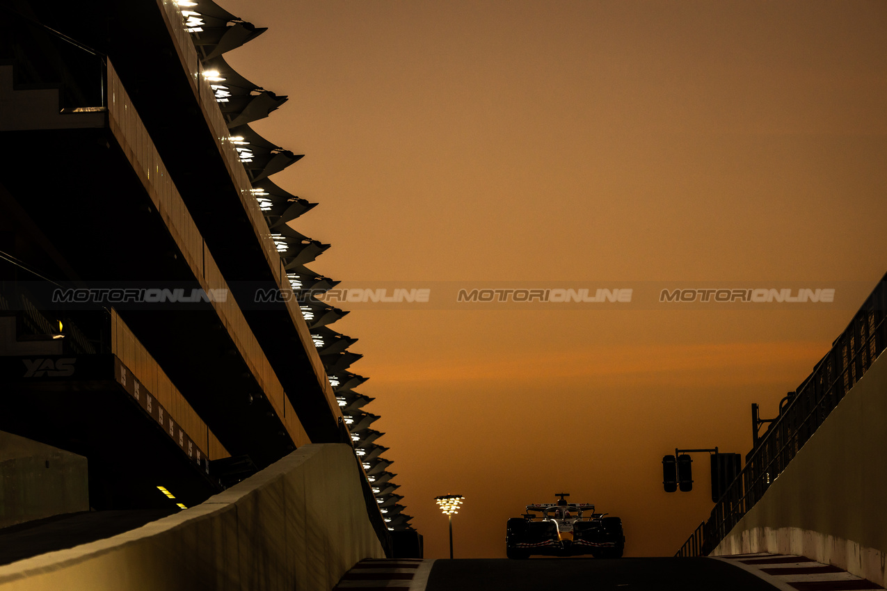 TEST ABU DHABI, Liam Lawson (NZL) Racing Bulls VCARB 02.

09.12.2025. Formula 1 Testing, Yas Marina Circuit, Abu Dhabi, Tuesday.

- www.xpbimages.com, EMail: requests@xpbimages.com © Copyright: Bearne / XPB Images