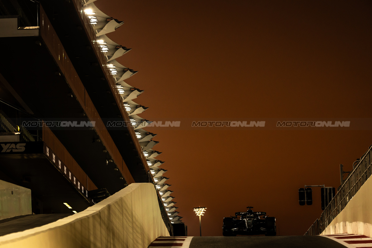 TEST ABU DHABI, Frederik Vesti (DEN) Mercedes AMG F1 W16 Reserve Driver.
09.12.2025. Formula 1 Testing, Yas Marina Circuit, Abu Dhabi, Tuesday.
- www.xpbimages.com, EMail: requests@xpbimages.com © Copyright: Bearne / XPB Images
