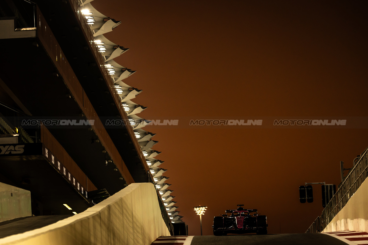 TEST ABU DHABI, Pierre Gasly (FRA) Alpine F1 Team A525.
09.12.2025. Formula 1 Testing, Yas Marina Circuit, Abu Dhabi, Tuesday.
- www.xpbimages.com, EMail: requests@xpbimages.com © Copyright: Bearne / XPB Images
