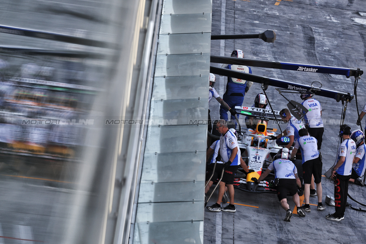 TEST ABU DHABI, Arvid Lindblad (GBR) Racing Bulls VCARB 02.
09.12.2025. Formula 1 Testing, Yas Marina Circuit, Abu Dhabi, Tuesday.
- www.xpbimages.com, EMail: requests@xpbimages.com © Copyright: Bearne / XPB Images