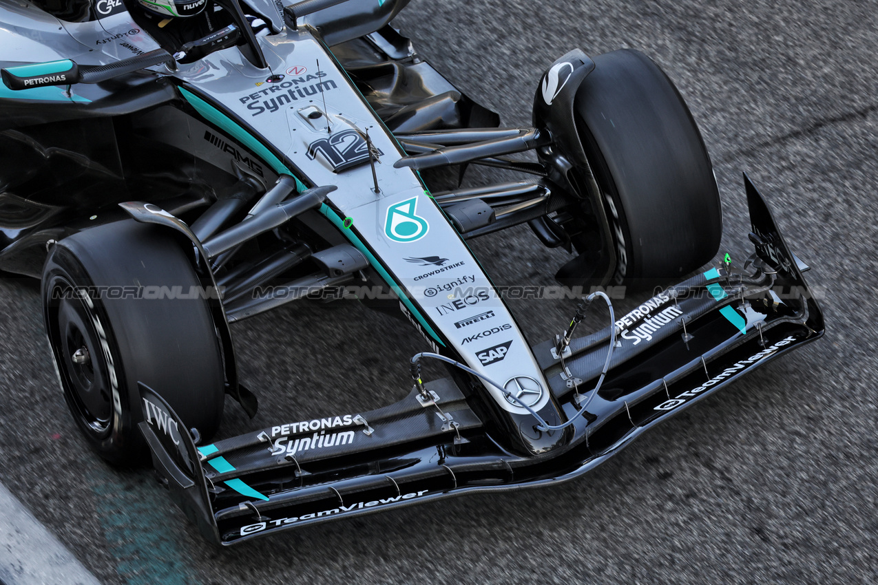 TEST ABU DHABI, Andrea Kimi Antonelli (ITA) Mercedes AMG F1 W16.

09.12.2025. Formula 1 Testing, Yas Marina Circuit, Abu Dhabi, Tuesday.

- www.xpbimages.com, EMail: requests@xpbimages.com © Copyright: Bearne / XPB Images