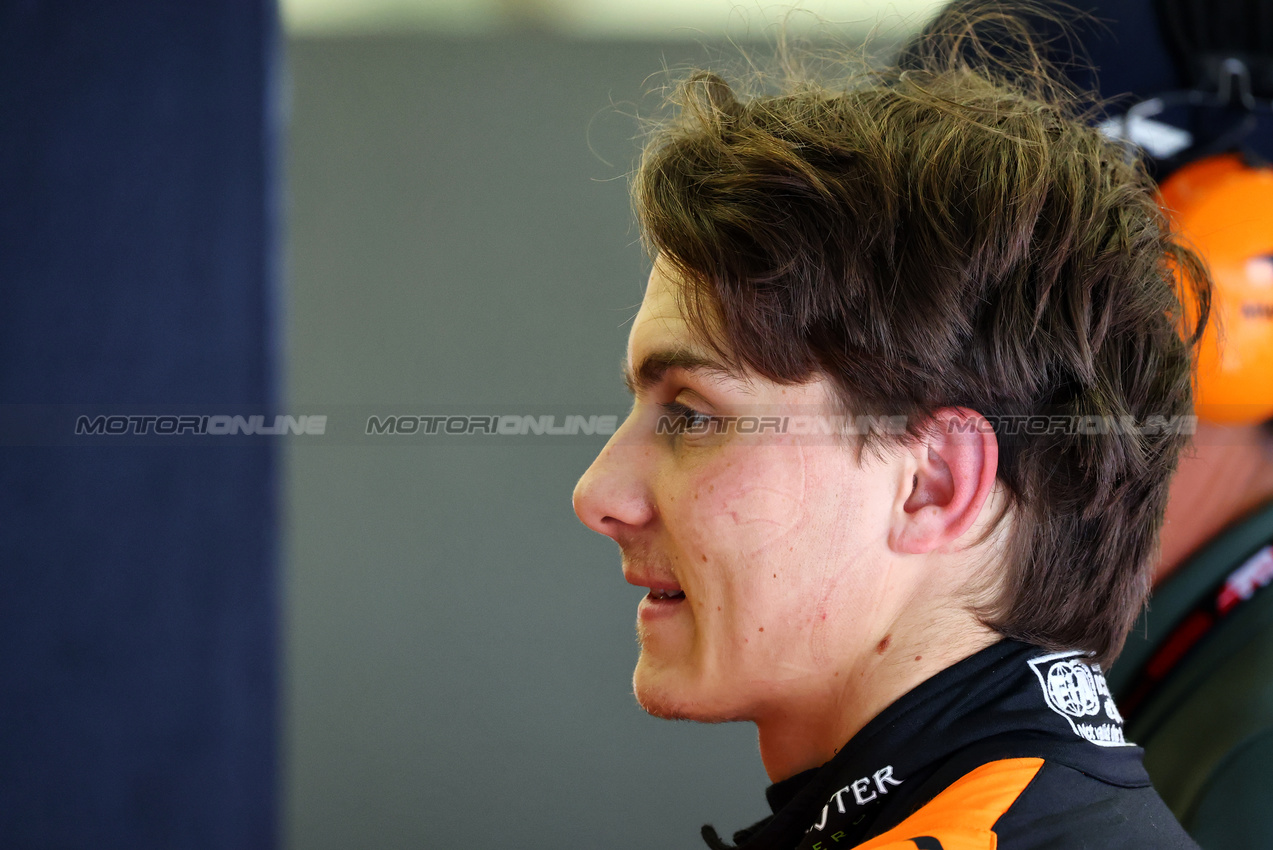 TEST BAHRAIN, Oscar Piastri (AUS) McLaren.

27.02.2025. Formula 1 Testing, Sakhir, Bahrain, Day Two.

- www.xpbimages.com, EMail: requests@xpbimages.com © Copyright: Batchelor / XPB Images