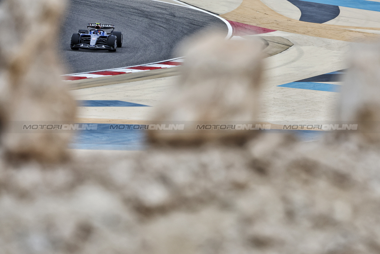TEST BAHRAIN, Carlos Sainz (ESP) Atlassian Williams Racing FW46.

27.02.2025. Formula 1 Testing, Sakhir, Bahrain, Day Two.

- www.xpbimages.com, EMail: requests@xpbimages.com © Copyright: Bearne / XPB Images