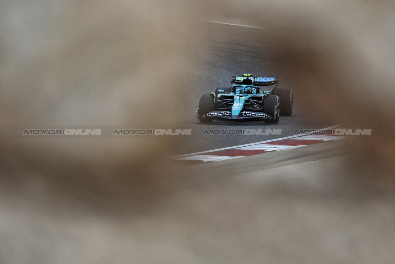 TEST BAHRAIN, Fernando Alonso (ESP) Aston Martin F1 Team AMR25.

27.02.2025. Formula 1 Testing, Sakhir, Bahrain, Day Two.

- www.xpbimages.com, EMail: requests@xpbimages.com © Copyright: Bearne / XPB Images