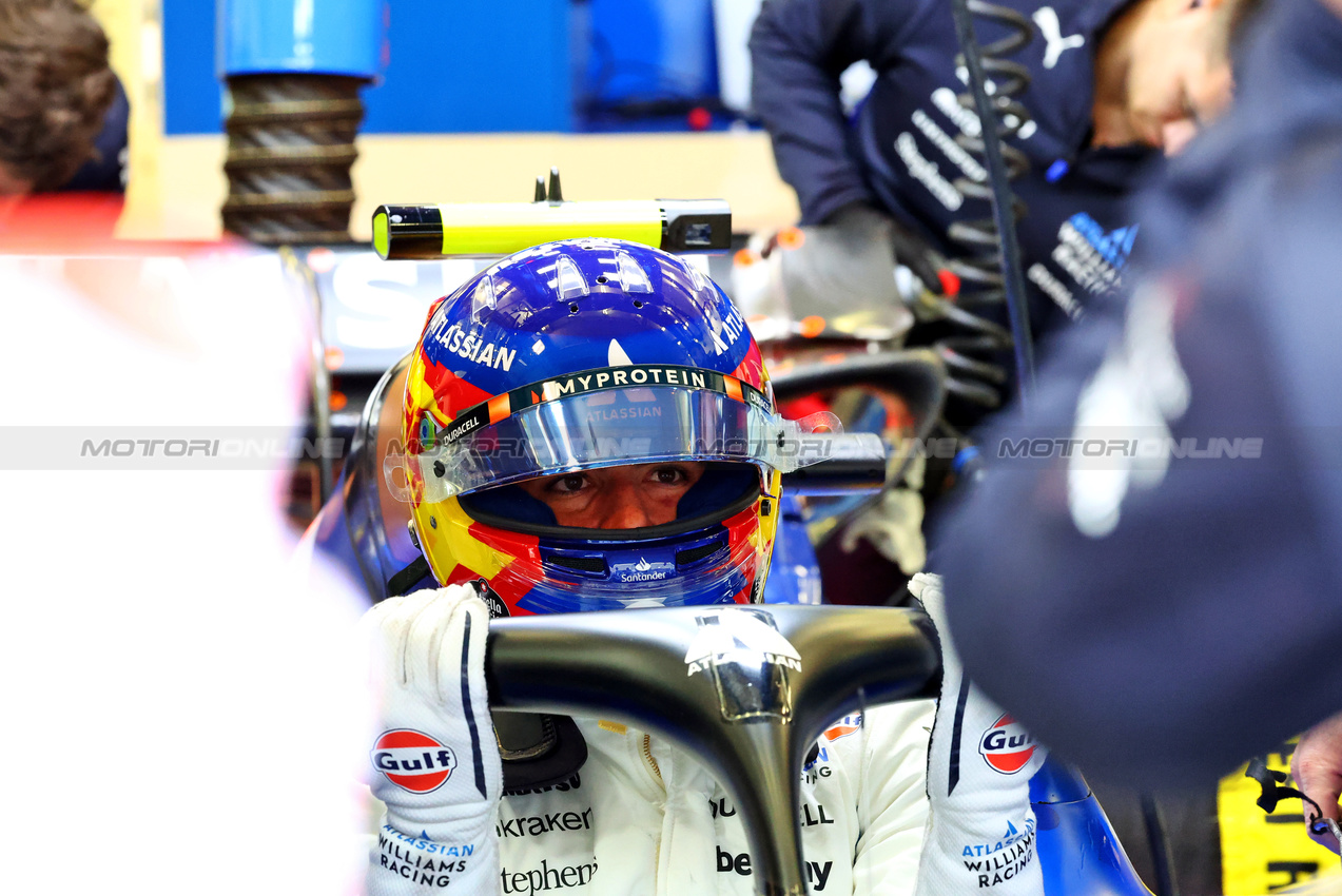 TEST BAHRAIN, Carlos Sainz (ESP) Atlassian Williams Racing FW46.

27.02.2025. Formula 1 Testing, Sakhir, Bahrain, Day Two.

- www.xpbimages.com, EMail: requests@xpbimages.com © Copyright: Charniaux / XPB Images