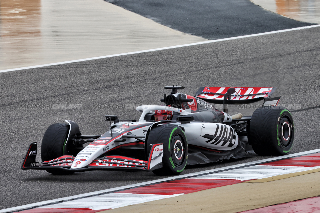 TEST BAHRAIN, Esteban Ocon (FRA) Haas VF-25 on intemediate tyres.

27.02.2025. Formula 1 Testing, Sakhir, Bahrain, Day Two.

- www.xpbimages.com, EMail: requests@xpbimages.com © Copyright: Bearne / XPB Images