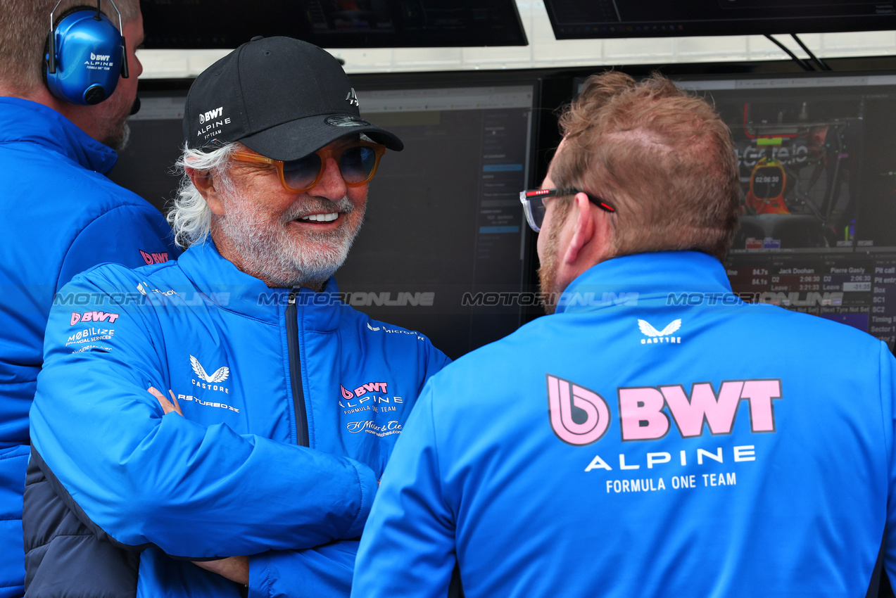 TEST BAHRAIN, ltrf Flavio Briatore (ITA) Alpine F1 Team Executive Advisor with Dave Greenwood (GBR) Alpine F1 Team Racing Director.

27.02.2025. Formula 1 Testing, Sakhir, Bahrain, Day Two.

- www.xpbimages.com, EMail: requests@xpbimages.com © Copyright: Batchelor / XPB Images