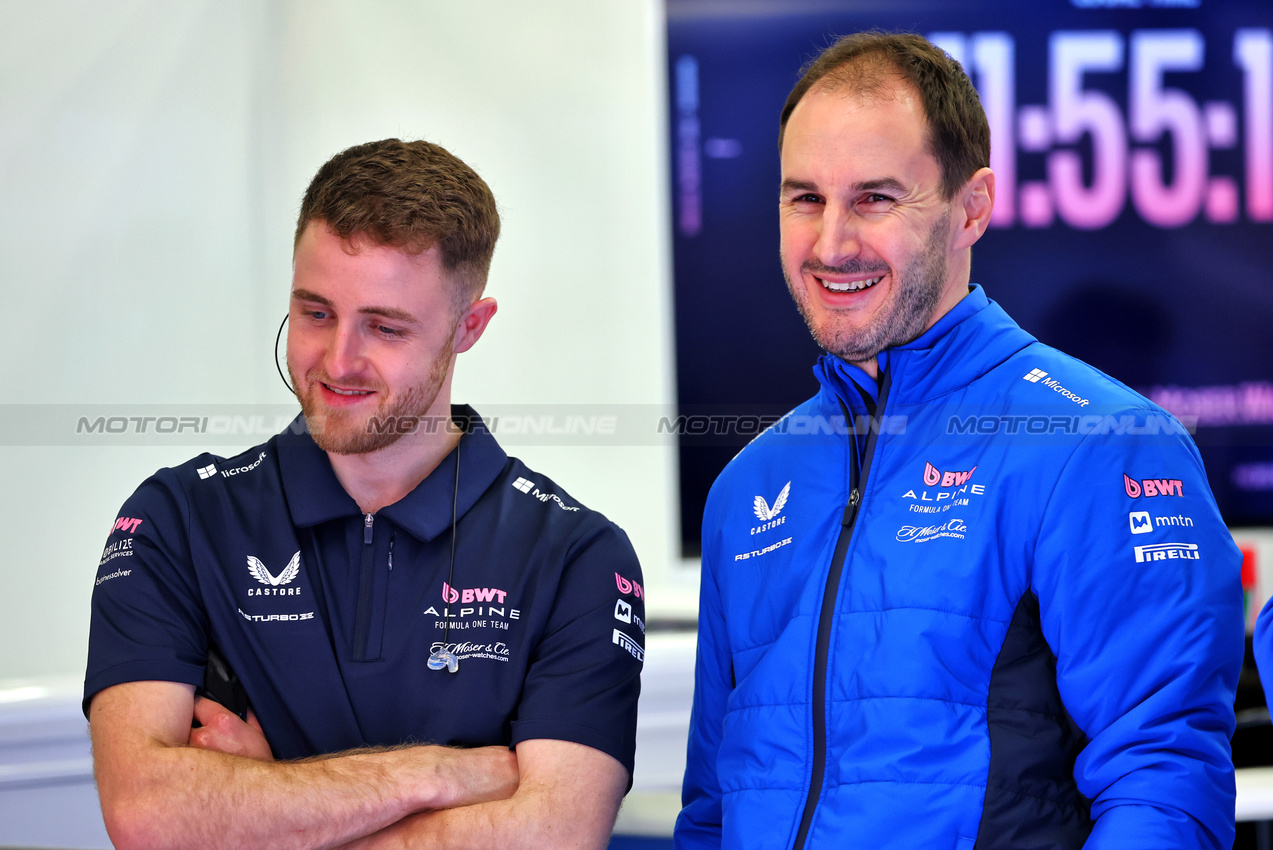TEST BAHRAIN, Oliver Oakes (GBR) Alpine F1 Team Team Principal (Right).

27.02.2025. Formula 1 Testing, Sakhir, Bahrain, Day Two.

- www.xpbimages.com, EMail: requests@xpbimages.com © Copyright: Batchelor / XPB Images