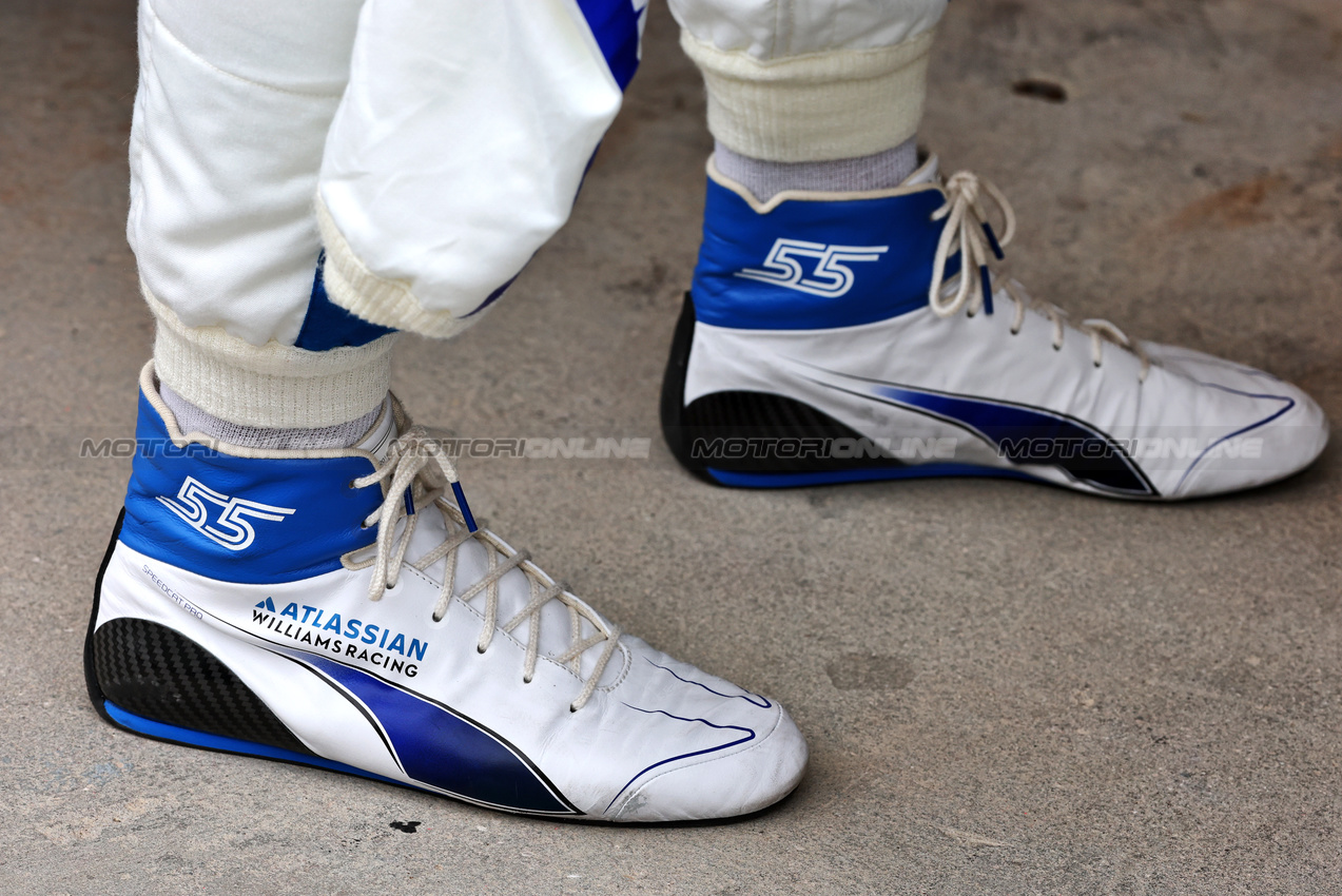 TEST BAHRAIN, Carlos Sainz (ESP) Atlassian Williams Racing - racing boots.

27.02.2025. Formula 1 Testing, Sakhir, Bahrain, Day Two.

- www.xpbimages.com, EMail: requests@xpbimages.com © Copyright: Batchelor / XPB Images