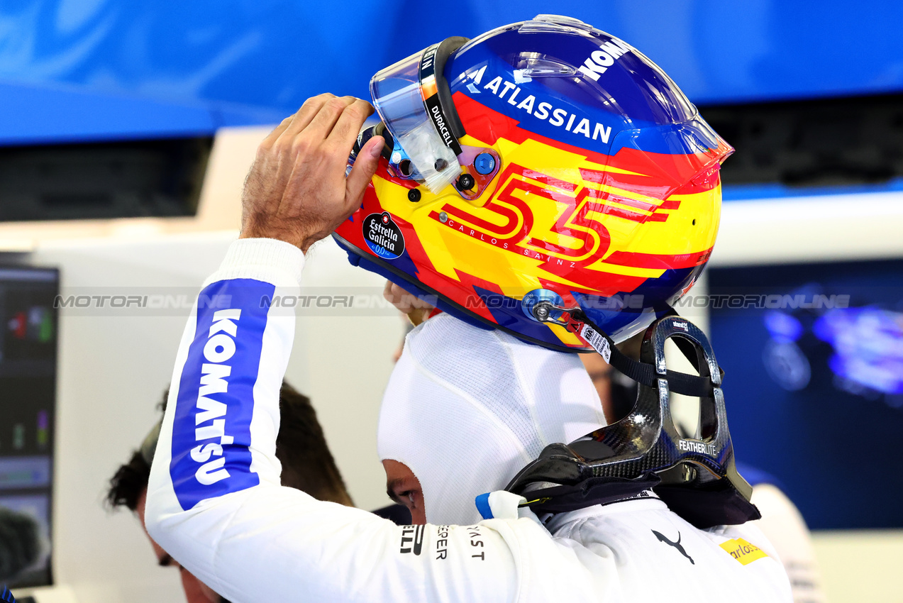 TEST BAHRAIN, Carlos Sainz (ESP) Atlassian Williams Racing.

27.02.2025. Formula 1 Testing, Sakhir, Bahrain, Day Two.

- www.xpbimages.com, EMail: requests@xpbimages.com © Copyright: Charniaux / XPB Images