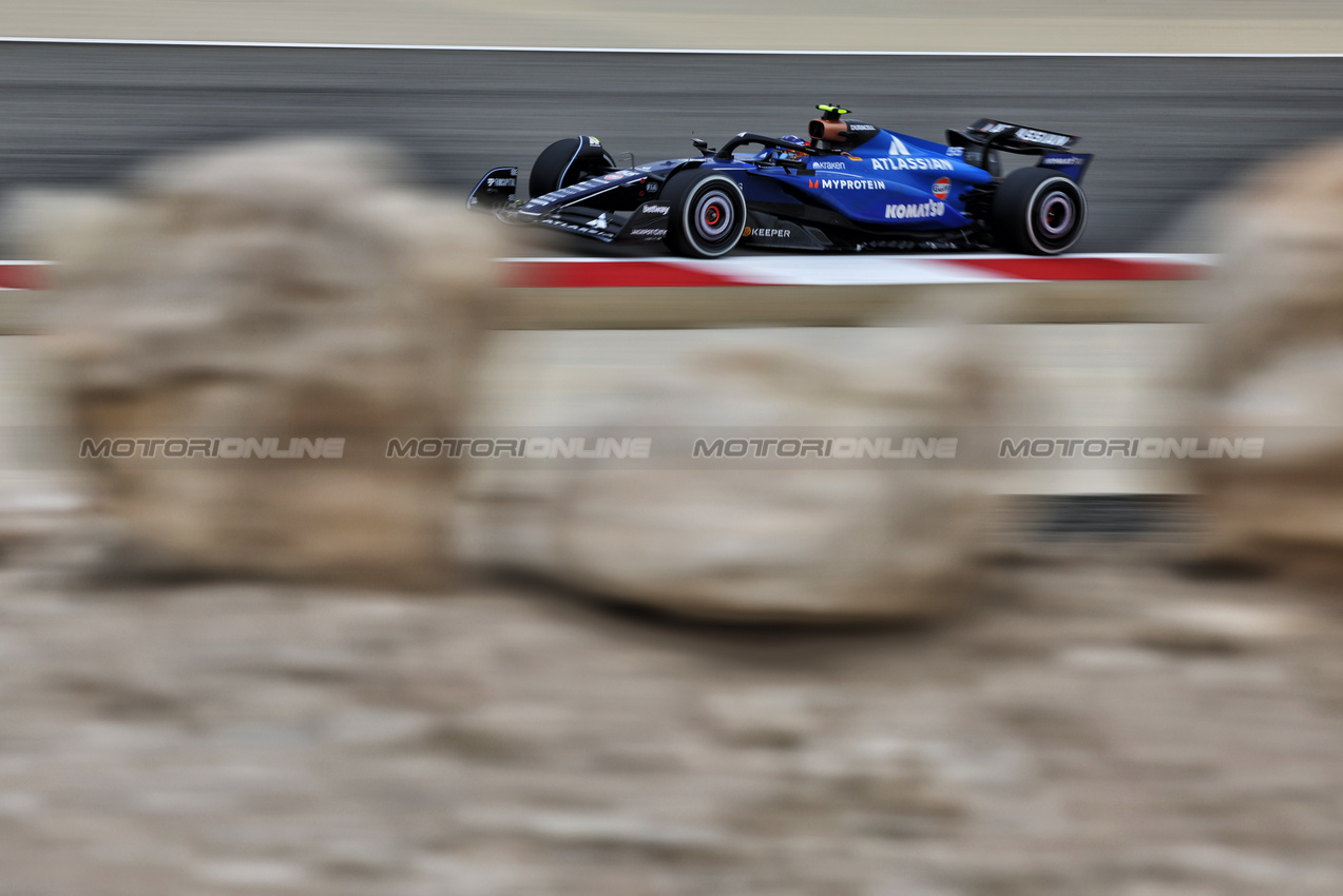 TEST BAHRAIN, Carlos Sainz (ESP) Atlassian Williams Racing FW46.

27.02.2025. Formula 1 Testing, Sakhir, Bahrain, Day Two.

- www.xpbimages.com, EMail: requests@xpbimages.com © Copyright: Bearne / XPB Images