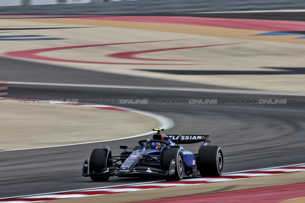 TEST BAHRAIN, Alexander Albon (THA) Atlassian Williams Racing FW47.

27.02.2025. Formula 1 Testing, Sakhir, Bahrain, Day Two.

- www.xpbimages.com, EMail: requests@xpbimages.com © Copyright: Bearne / XPB Images