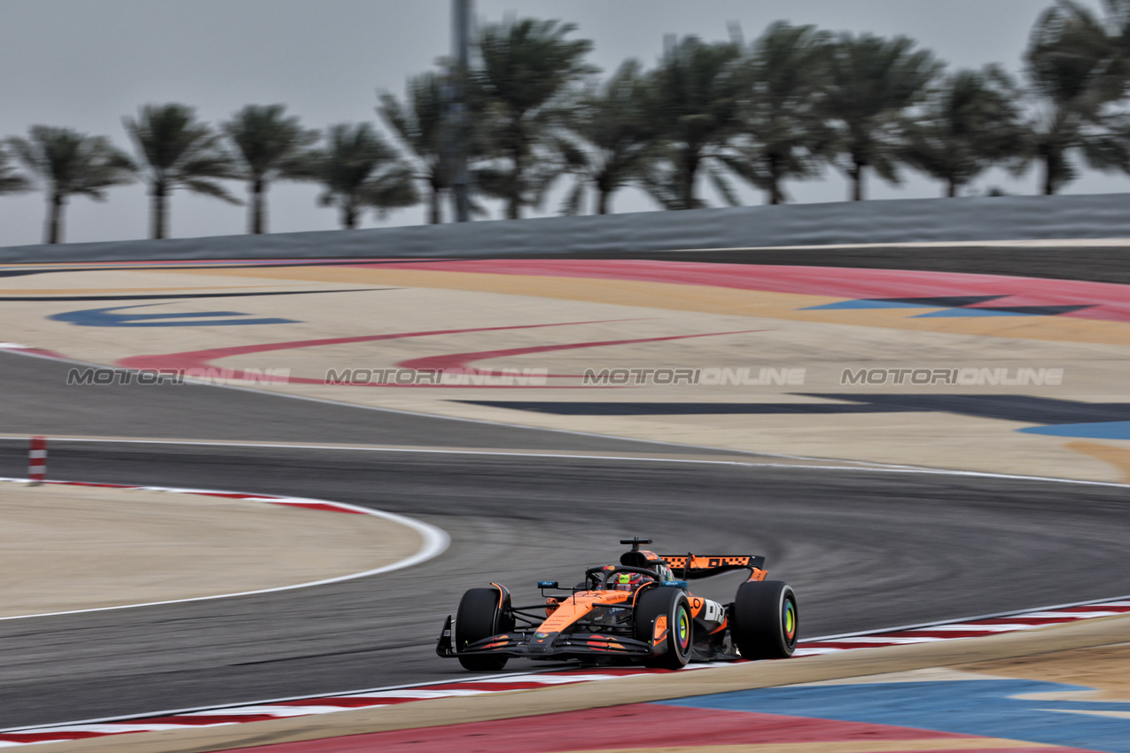 TEST BAHRAIN, Oscar Piastri (AUS) McLaren MCL39.

27.02.2025. Formula 1 Testing, Sakhir, Bahrain, Day Two.

- www.xpbimages.com, EMail: requests@xpbimages.com © Copyright: Bearne / XPB Images
