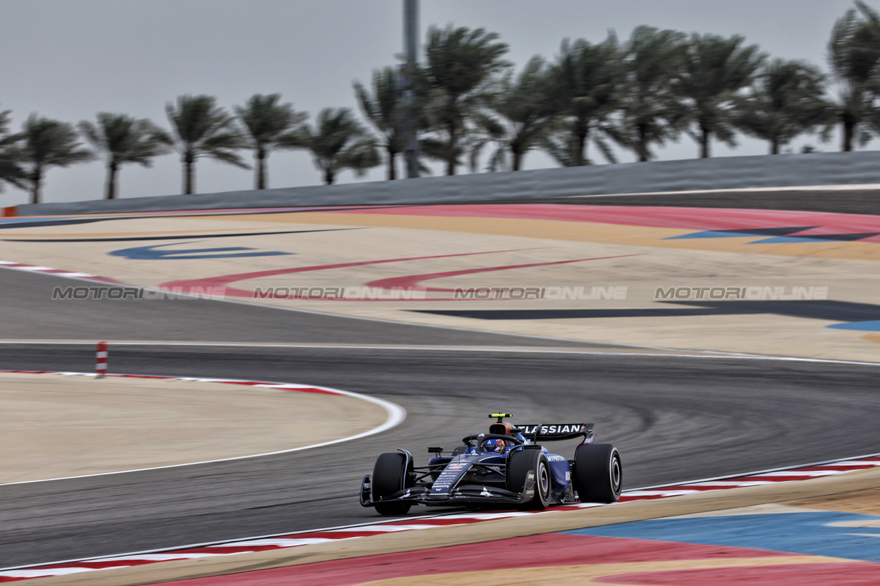 TEST BAHRAIN, Carlos Sainz (ESP) Atlassian Williams Racing FW46.

27.02.2025. Formula 1 Testing, Sakhir, Bahrain, Day Two.

- www.xpbimages.com, EMail: requests@xpbimages.com © Copyright: Bearne / XPB Images