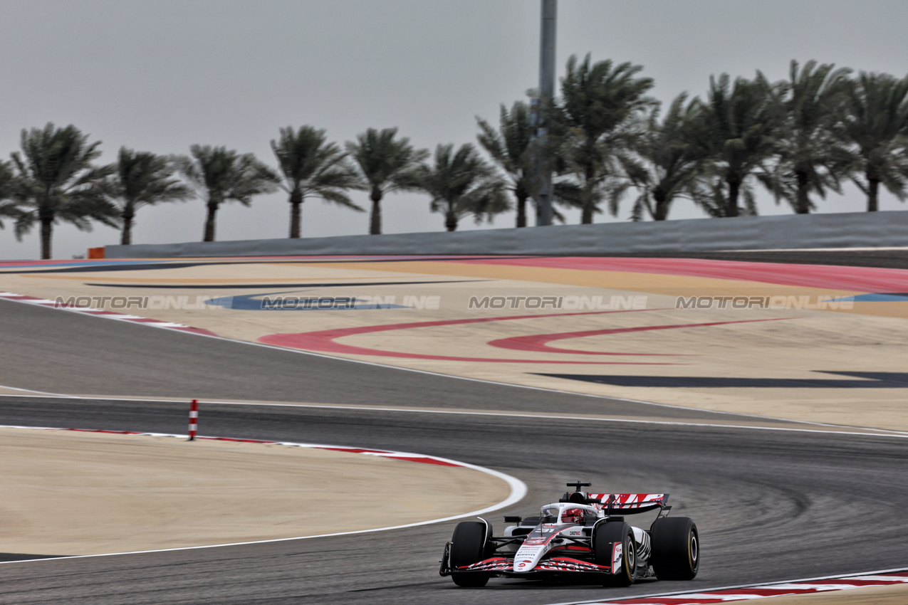 TEST BAHRAIN, Esteban Ocon (FRA) Haas VF-25.

27.02.2025. Formula 1 Testing, Sakhir, Bahrain, Day Two.

- www.xpbimages.com, EMail: requests@xpbimages.com © Copyright: Bearne / XPB Images