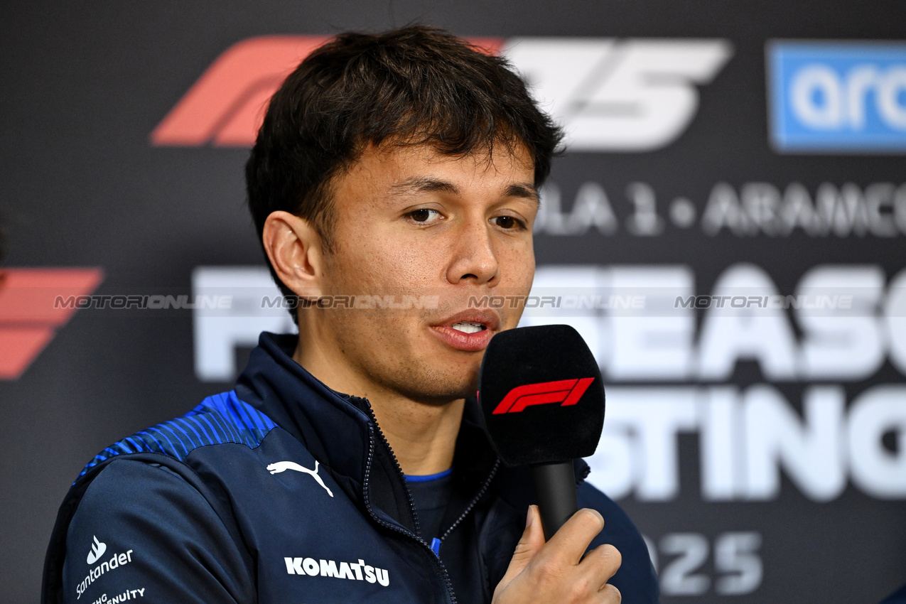 TEST BAHRAIN, Alexander Albon (THA) Atlassian Williams Racing in the FIA Press Conference.

27.02.2025. Formula 1 Testing, Sakhir, Bahrain, Day Two.

- www.xpbimages.com, EMail: requests@xpbimages.com © Copyright: Price / XPB Images