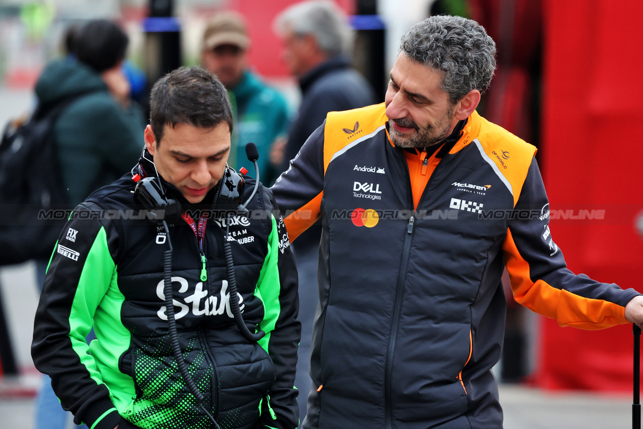 TEST BAHRAIN, Andrea Stella (ITA) McLaren Team Principal (Right).

27.02.2025. Formula 1 Testing, Sakhir, Bahrain, Day Two.

- www.xpbimages.com, EMail: requests@xpbimages.com © Copyright: Bearne / XPB Images