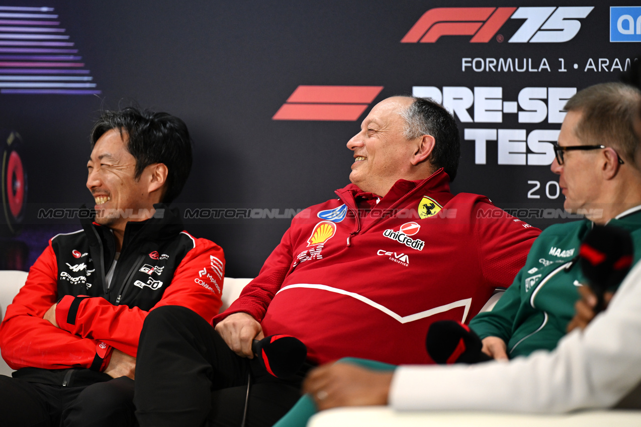 TEST BAHRAIN, (L to R): Ayao Komatsu (JPN) Haas F1 Team Principal e Frederic Vasseur (FRA) Ferrari Team Principal in the FIA Press Conference.

27.02.2025. Formula 1 Testing, Sakhir, Bahrain, Day Two.

- www.xpbimages.com, EMail: requests@xpbimages.com © Copyright: Price / XPB Images