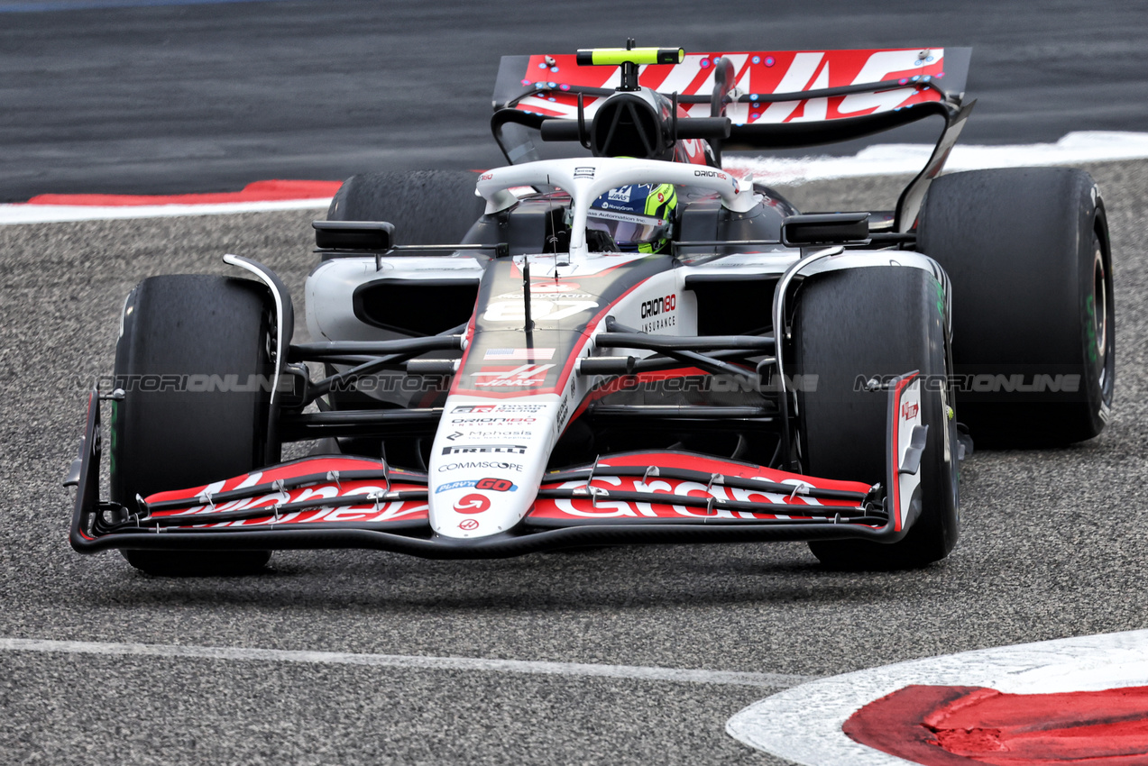 TEST BAHRAIN, Oliver Bearman (GBR) Haas VF-25.

27.02.2025. Formula 1 Testing, Sakhir, Bahrain, Day Two.

- www.xpbimages.com, EMail: requests@xpbimages.com © Copyright: Bearne / XPB Images