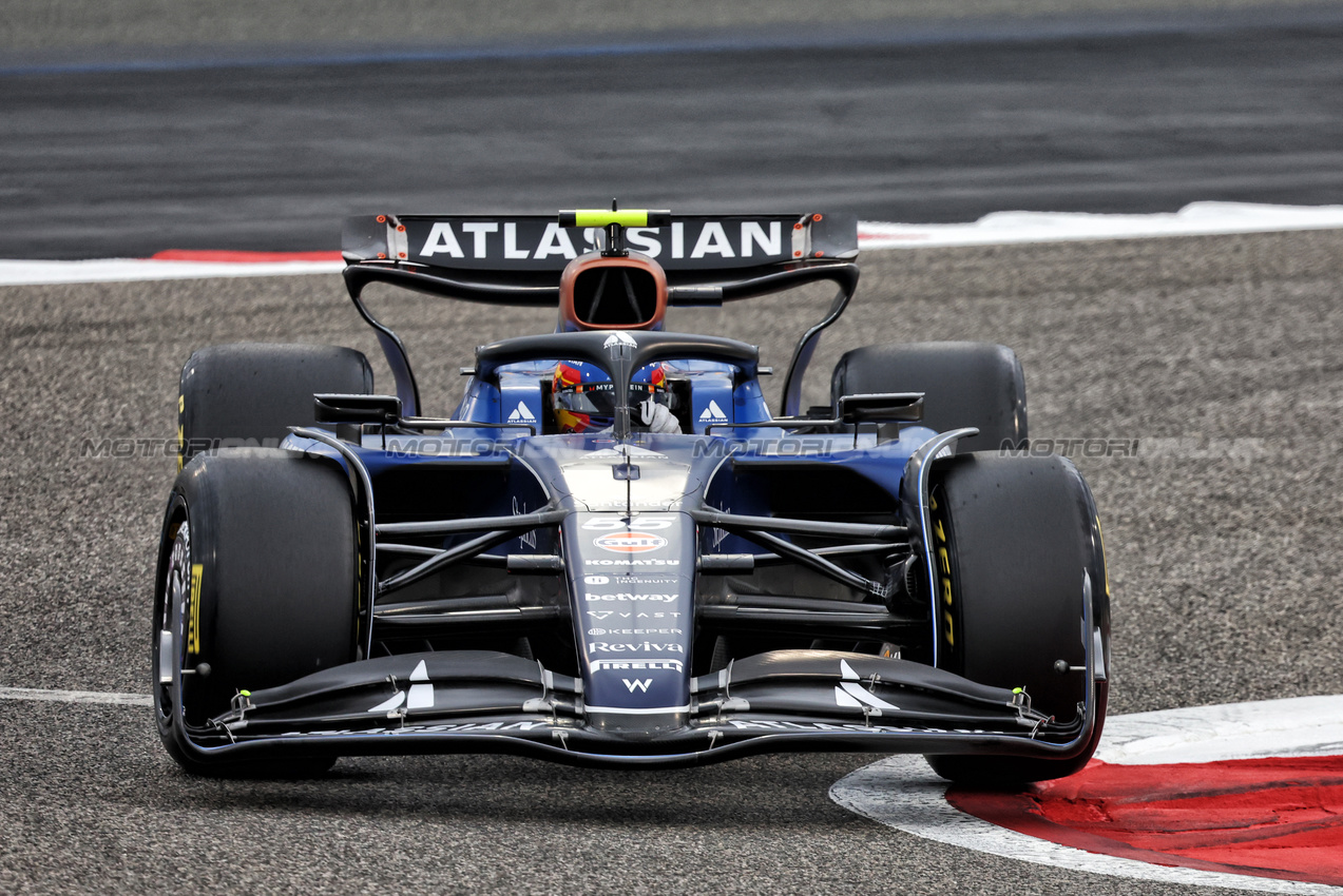TEST BAHRAIN, Carlos Sainz (ESP) Atlassian Williams Racing FW46.

27.02.2025. Formula 1 Testing, Sakhir, Bahrain, Day Two.

- www.xpbimages.com, EMail: requests@xpbimages.com © Copyright: Bearne / XPB Images