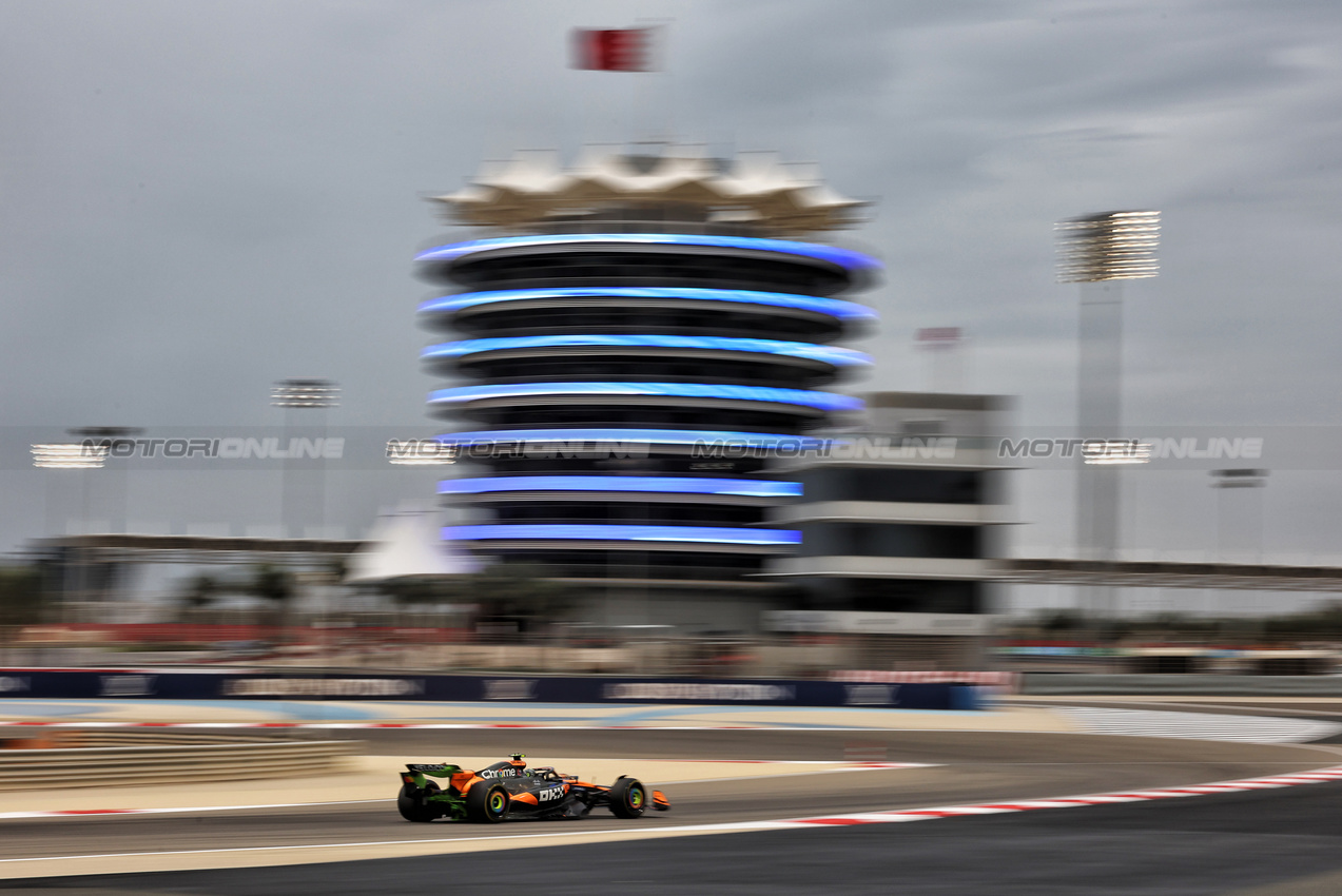 TEST BAHRAIN, Lando Norris (GBR) McLaren MCL39.

27.02.2025. Formula 1 Testing, Sakhir, Bahrain, Day Two.

- www.xpbimages.com, EMail: requests@xpbimages.com © Copyright: Bearne / XPB Images