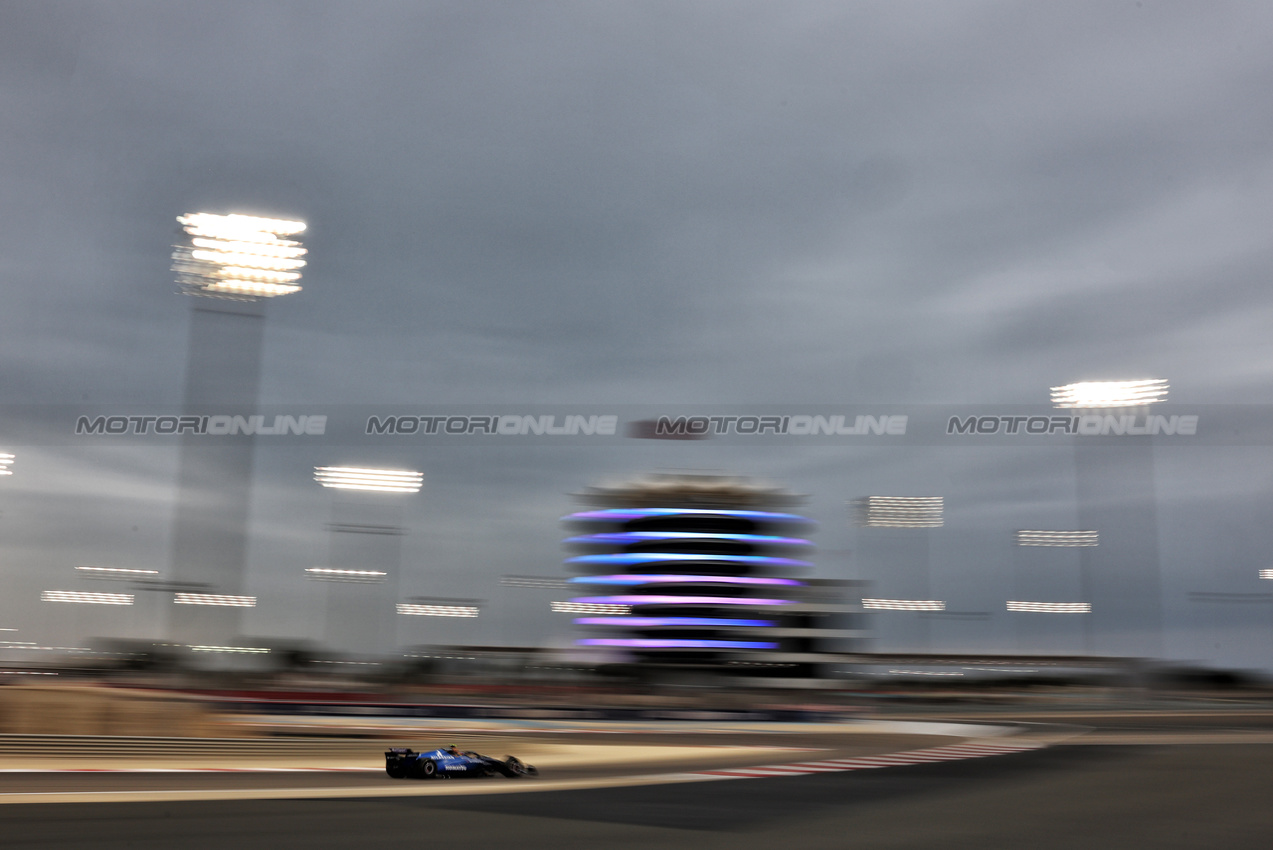 TEST BAHRAIN, Carlos Sainz (ESP) Atlassian Williams Racing FW46.

27.02.2025. Formula 1 Testing, Sakhir, Bahrain, Day Two.

- www.xpbimages.com, EMail: requests@xpbimages.com © Copyright: Bearne / XPB Images