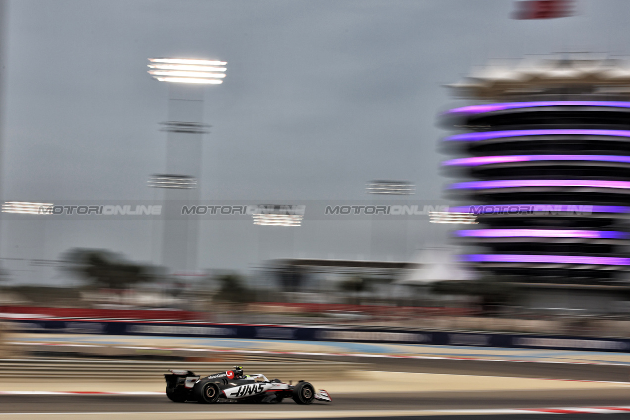 TEST BAHRAIN, Oliver Bearman (GBR) Haas VF-25.

27.02.2025. Formula 1 Testing, Sakhir, Bahrain, Day Two.

- www.xpbimages.com, EMail: requests@xpbimages.com © Copyright: Bearne / XPB Images