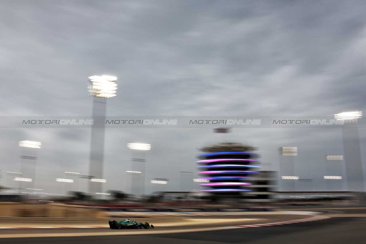 TEST BAHRAIN, Fernando Alonso (ESP) Aston Martin F1 Team AMR25.

27.02.2025. Formula 1 Testing, Sakhir, Bahrain, Day Two.

- www.xpbimages.com, EMail: requests@xpbimages.com © Copyright: Bearne / XPB Images