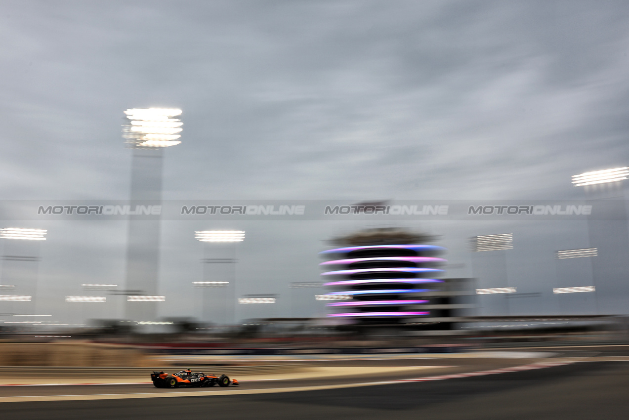 TEST BAHRAIN, Lando Norris (GBR) McLaren MCL39.

27.02.2025. Formula 1 Testing, Sakhir, Bahrain, Day Two.

- www.xpbimages.com, EMail: requests@xpbimages.com © Copyright: Bearne / XPB Images