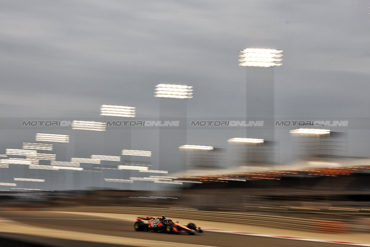 TEST BAHRAIN, Lando Norris (GBR) McLaren MCL39.

27.02.2025. Formula 1 Testing, Sakhir, Bahrain, Day Two.

- www.xpbimages.com, EMail: requests@xpbimages.com © Copyright: Bearne / XPB Images