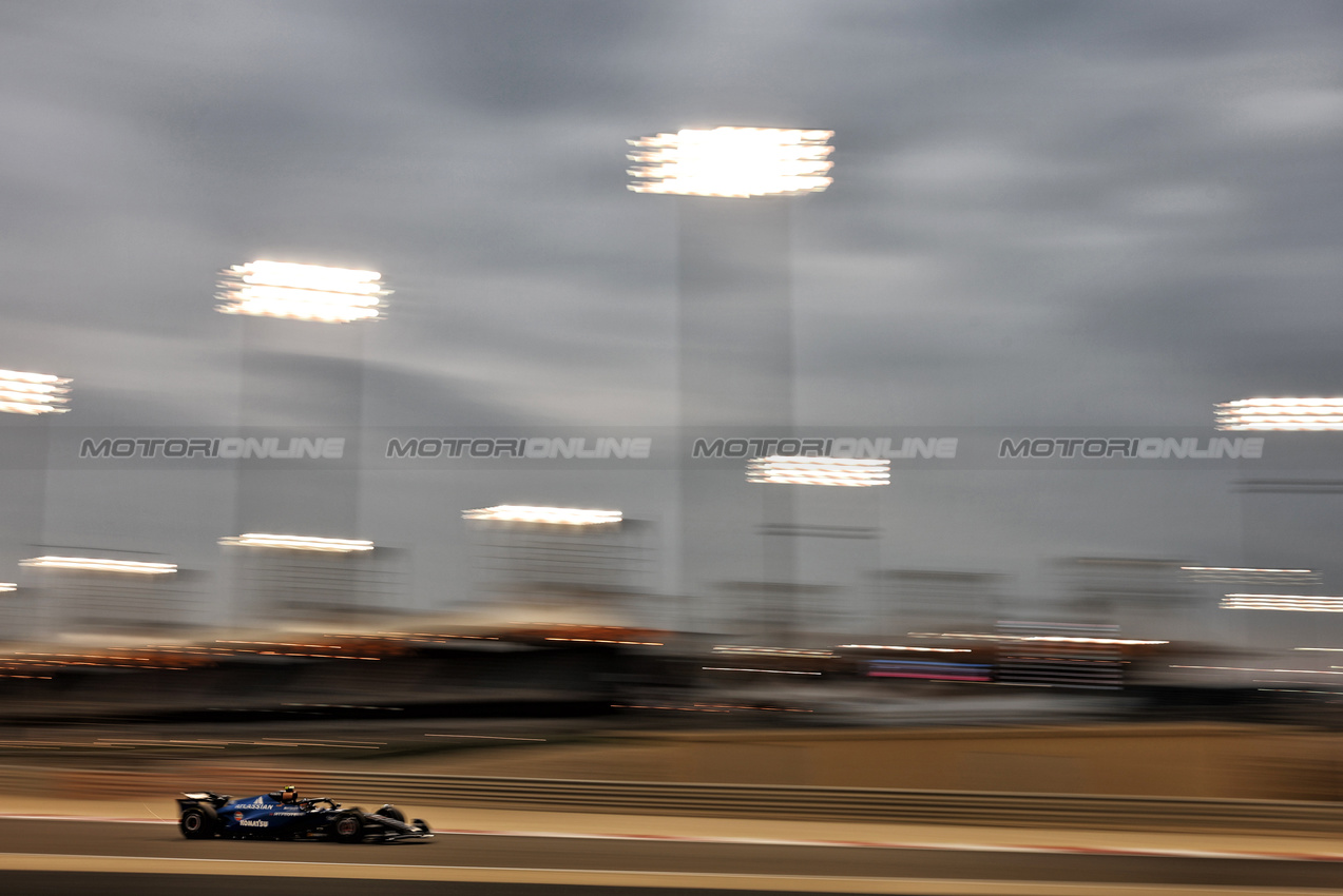 TEST BAHRAIN, Carlos Sainz (ESP) Atlassian Williams Racing FW46.

27.02.2025. Formula 1 Testing, Sakhir, Bahrain, Day Two.

- www.xpbimages.com, EMail: requests@xpbimages.com © Copyright: Bearne / XPB Images