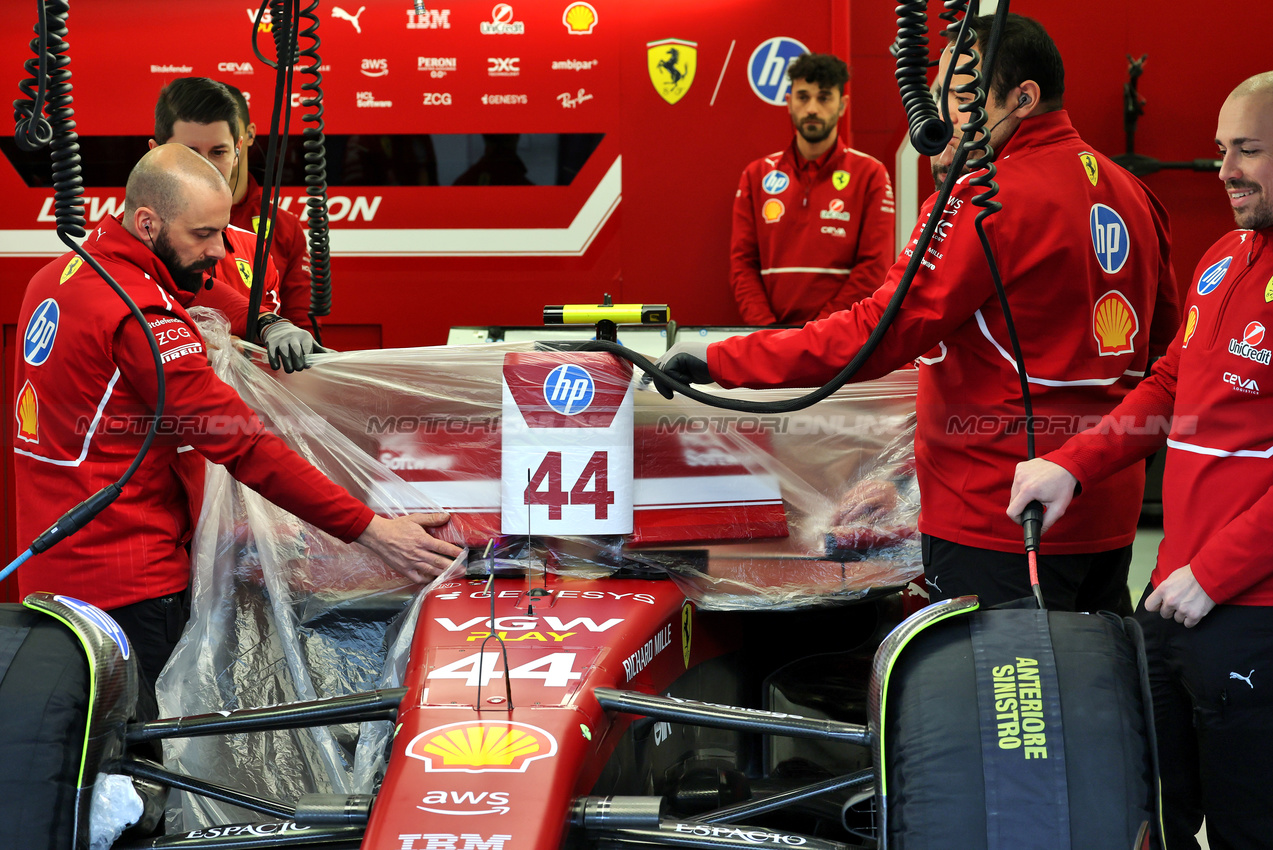 TEST BAHRAIN, Lewis Hamilton (GBR) Ferrari SF-25.

27.02.2025. Formula 1 Testing, Sakhir, Bahrain, Day Two.

 - www.xpbimages.com, EMail: requests@xpbimages.com © Copyright: Coates / XPB Images