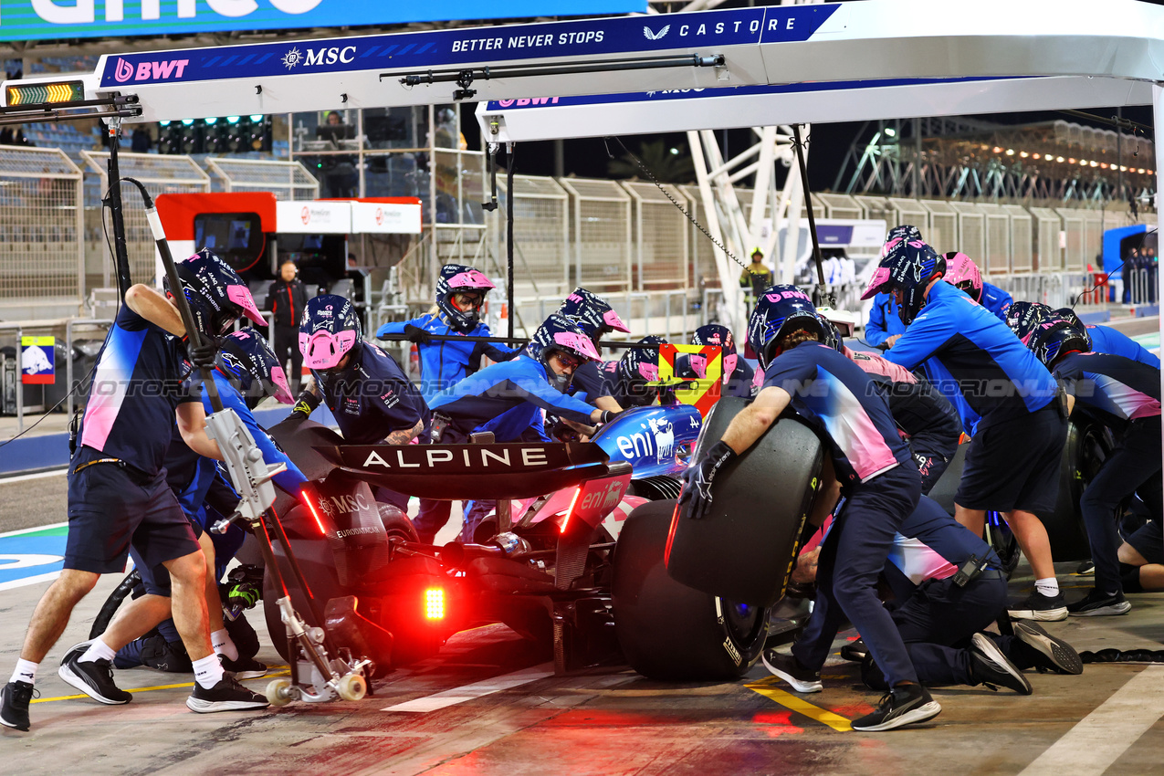 TEST BAHRAIN, Jack Doohan (AUS) Alpine F1 Team A525 practices a pit stop.

27.02.2025. Formula 1 Testing, Sakhir, Bahrain, Day Two.

- www.xpbimages.com, EMail: requests@xpbimages.com © Copyright: Batchelor / XPB Images