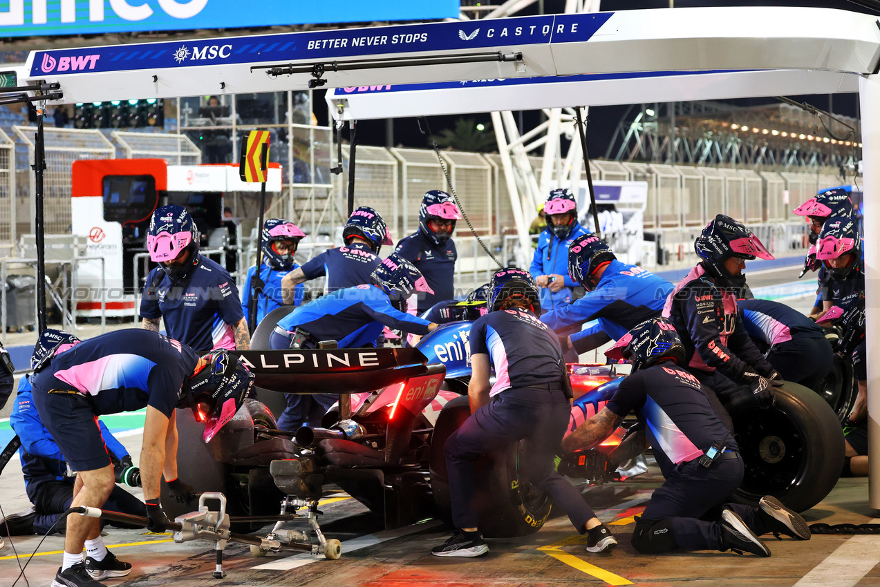 TEST BAHRAIN, Jack Doohan (AUS) Alpine F1 Team A525 practices a pit stop.

27.02.2025. Formula 1 Testing, Sakhir, Bahrain, Day Two.

- www.xpbimages.com, EMail: requests@xpbimages.com © Copyright: Batchelor / XPB Images