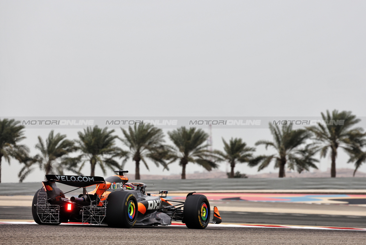 TEST BAHRAIN, Oscar Piastri (AUS) McLaren MCL39.

27.02.2025. Formula 1 Testing, Sakhir, Bahrain, Day Two.

- www.xpbimages.com, EMail: requests@xpbimages.com © Copyright: Bearne / XPB Images