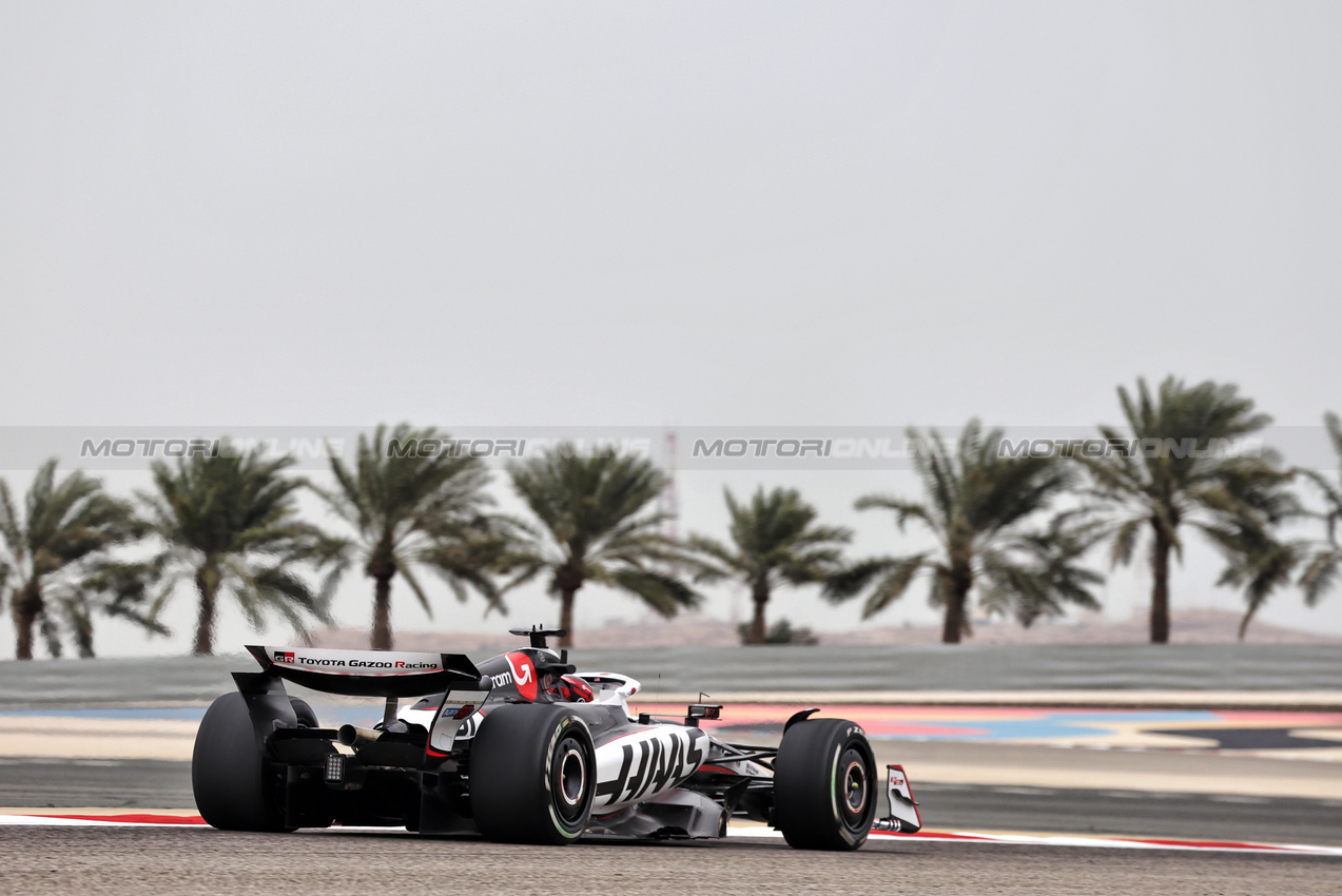 TEST BAHRAIN, Esteban Ocon (FRA) Haas VF-25.

27.02.2025. Formula 1 Testing, Sakhir, Bahrain, Day Two.

- www.xpbimages.com, EMail: requests@xpbimages.com © Copyright: Bearne / XPB Images