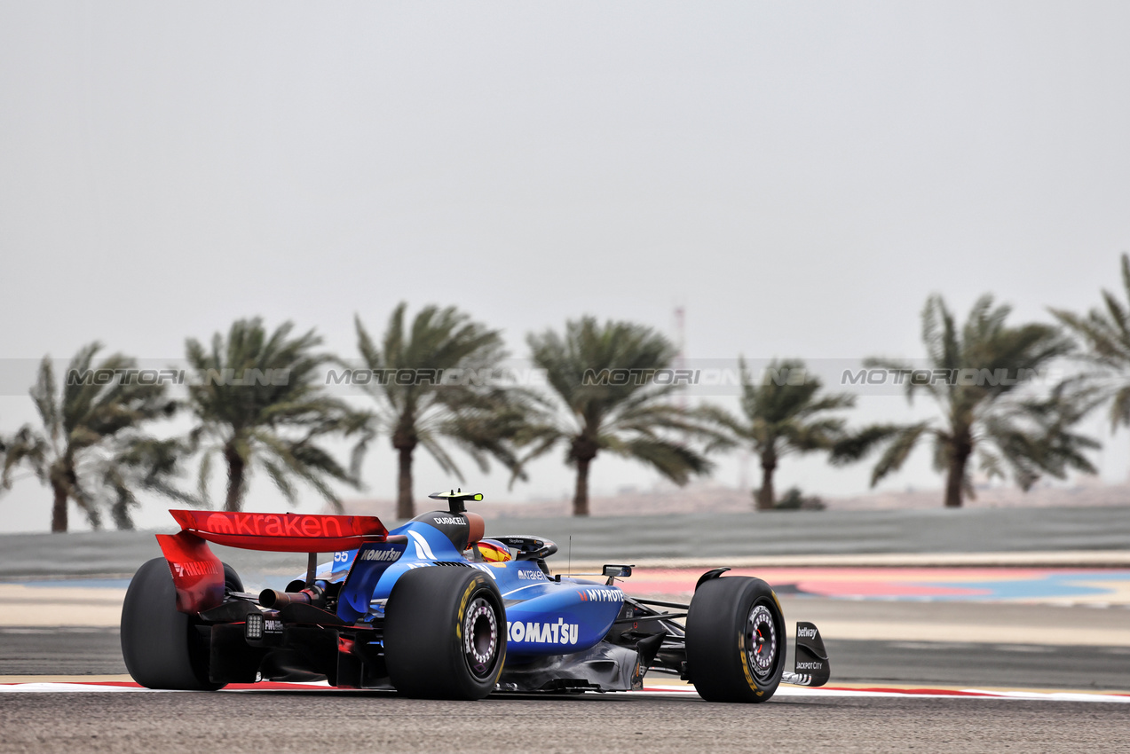TEST BAHRAIN, Carlos Sainz (ESP) Atlassian Williams Racing FW46.

27.02.2025. Formula 1 Testing, Sakhir, Bahrain, Day Two.

- www.xpbimages.com, EMail: requests@xpbimages.com © Copyright: Bearne / XPB Images