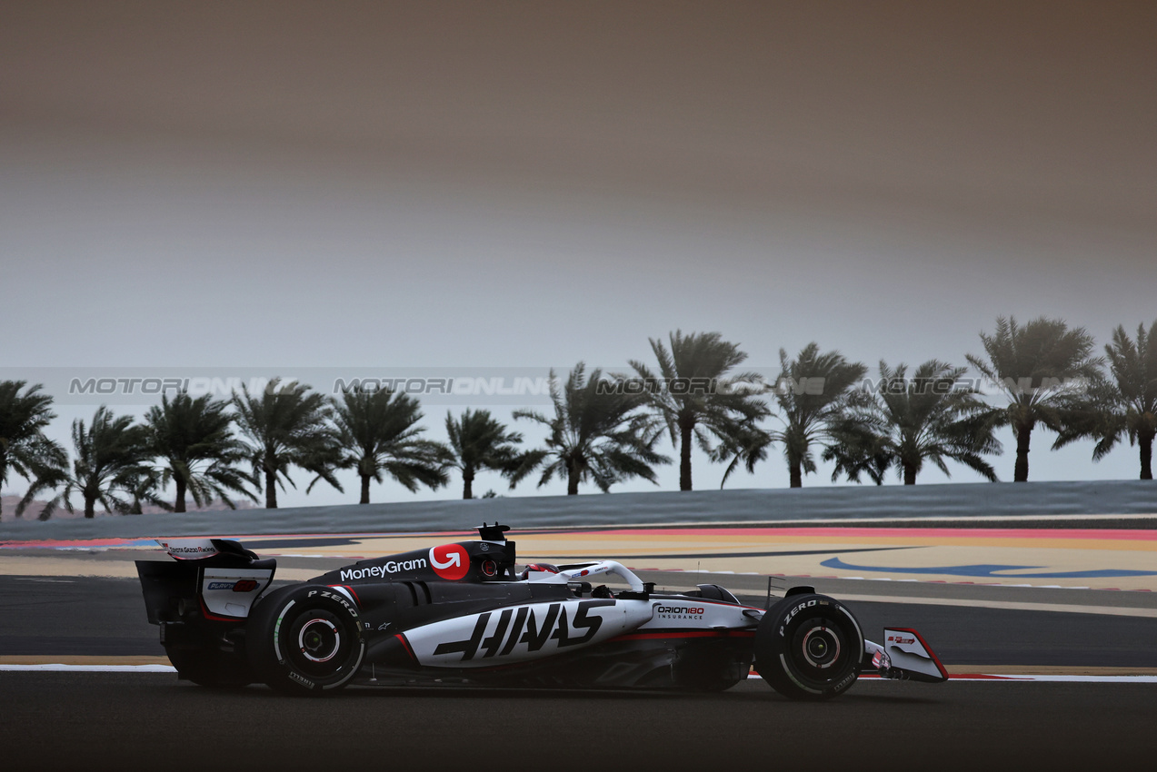 TEST BAHRAIN, Esteban Ocon (FRA) Haas VF-25.

27.02.2025. Formula 1 Testing, Sakhir, Bahrain, Day Two.

- www.xpbimages.com, EMail: requests@xpbimages.com © Copyright: Bearne / XPB Images