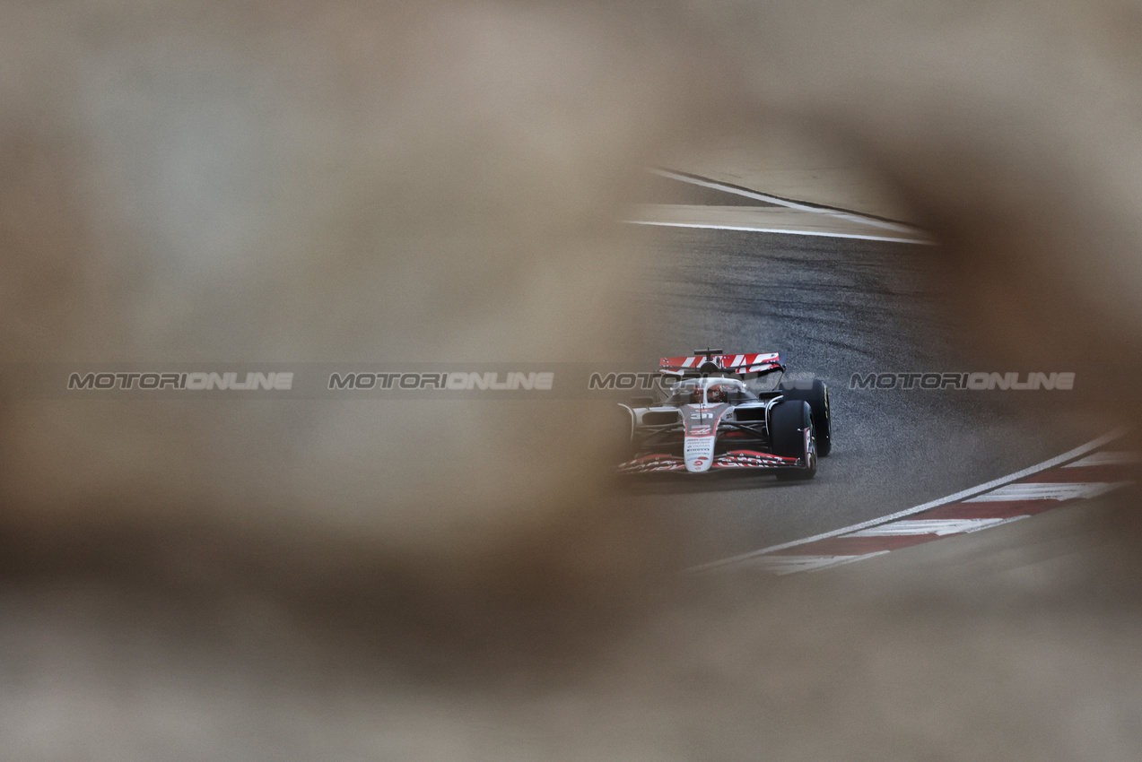TEST BAHRAIN, Esteban Ocon (FRA) Haas VF-25.

27.02.2025. Formula 1 Testing, Sakhir, Bahrain, Day Two.

- www.xpbimages.com, EMail: requests@xpbimages.com © Copyright: Bearne / XPB Images