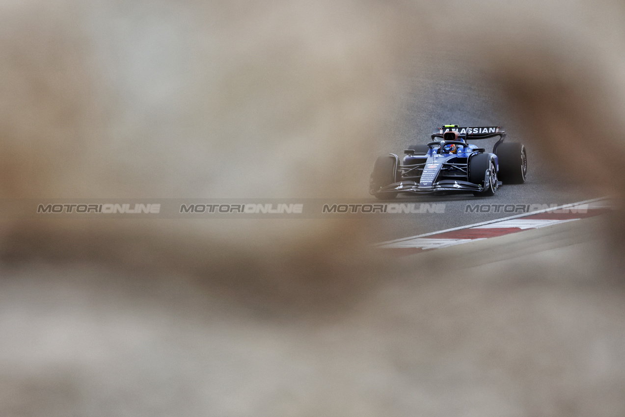 TEST BAHRAIN, Carlos Sainz (ESP) Atlassian Williams Racing FW46.

27.02.2025. Formula 1 Testing, Sakhir, Bahrain, Day Two.

- www.xpbimages.com, EMail: requests@xpbimages.com © Copyright: Bearne / XPB Images