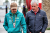 TEST BAHRAIN, (L to R): Fernando Alonso (ESP) Aston Martin F1 Team with Carlos Sainz (ESP).

27.02.2025. Formula 1 Testing, Sakhir, Bahrain, Day Two.

- www.xpbimages.com, EMail: requests@xpbimages.com © Copyright: Bearne / XPB Images
