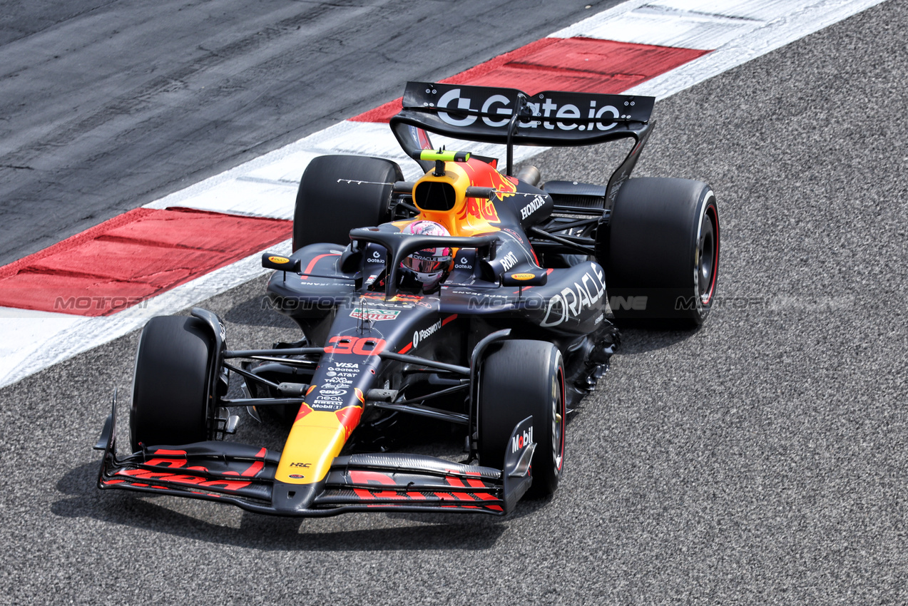 TEST BAHRAIN, Liam Lawson (NZL) Red Bull Racing RB21.

26.02.2025. Formula 1 Testing, Sakhir, Bahrain, Day One.

- www.xpbimages.com, EMail: requests@xpbimages.com © Copyright: Bearne / XPB Images