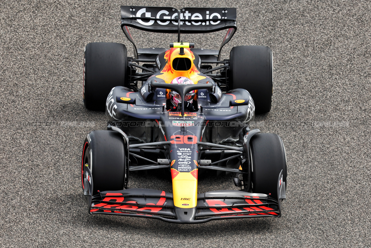 TEST BAHRAIN, Liam Lawson (NZL) Red Bull Racing RB21.

26.02.2025. Formula 1 Testing, Sakhir, Bahrain, Day One.

- www.xpbimages.com, EMail: requests@xpbimages.com © Copyright: Bearne / XPB Images