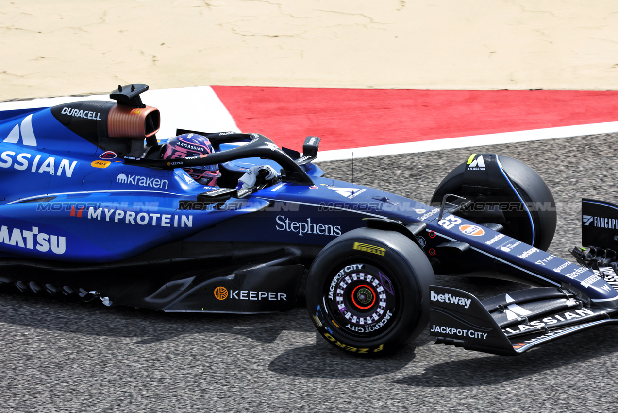 TEST BAHRAIN, Alexander Albon (THA) Atlassian Williams Racing FW47.

26.02.2025. Formula 1 Testing, Sakhir, Bahrain, Day One.

- www.xpbimages.com, EMail: requests@xpbimages.com © Copyright: Bearne / XPB Images