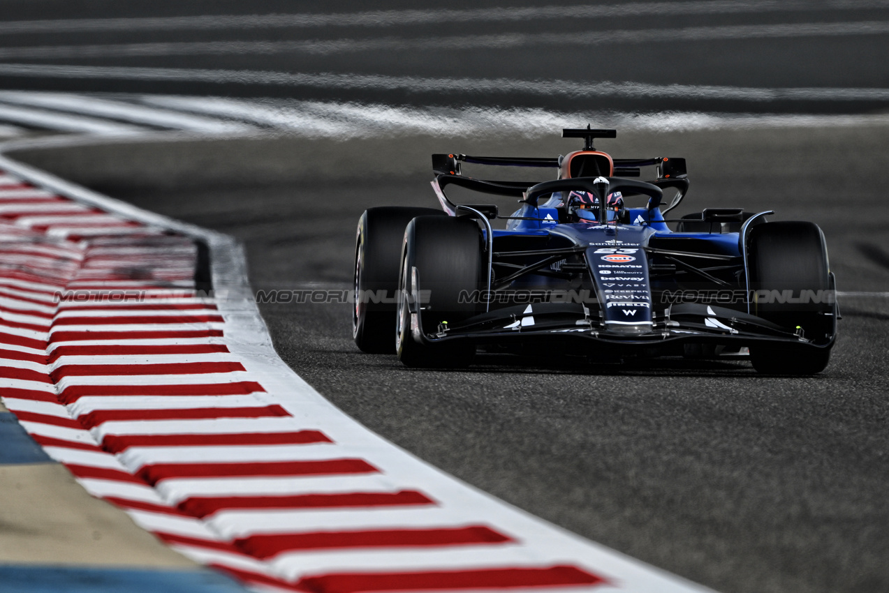 TEST BAHRAIN, Alexander Albon (THA) Atlassian Williams Racing FW47.

26.02.2025. Formula 1 Testing, Sakhir, Bahrain, Day One.

- www.xpbimages.com, EMail: requests@xpbimages.com © Copyright: Price / XPB Images
